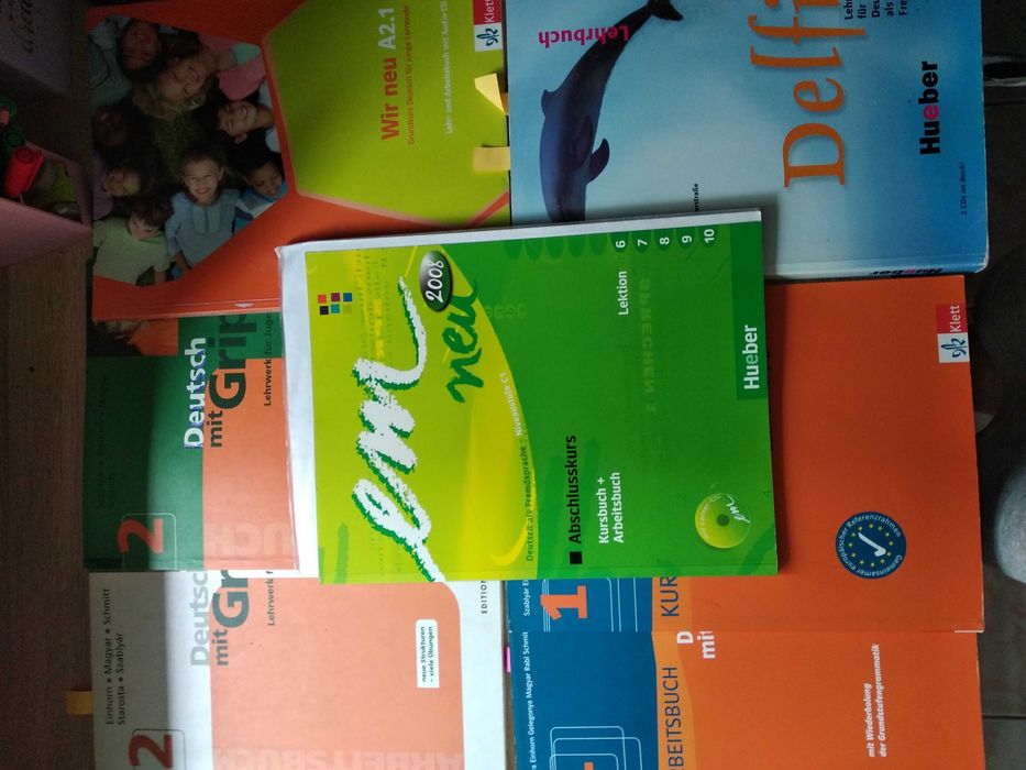 учебници по Английски език и Немски език