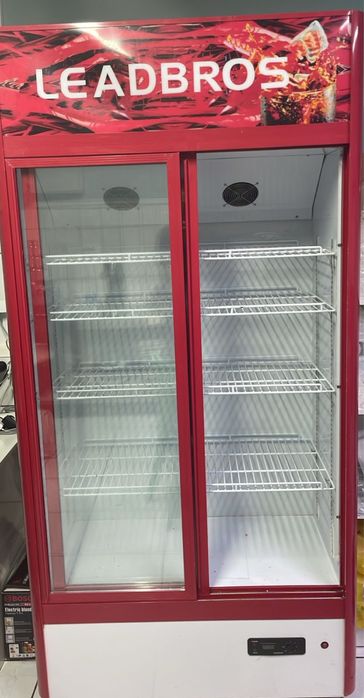 Холодильник витринный новый