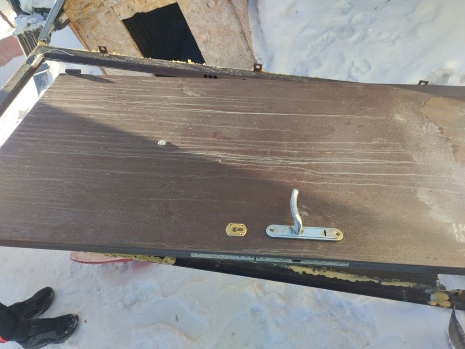 Продам дверь входную Срочно