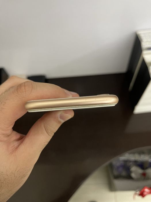 Продам Iphone 8 64Gb Gold LL/A