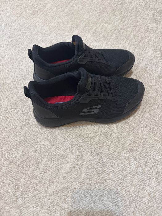 Skechers fete marimea 35 aproape noi, folositi doar de 2 ori
