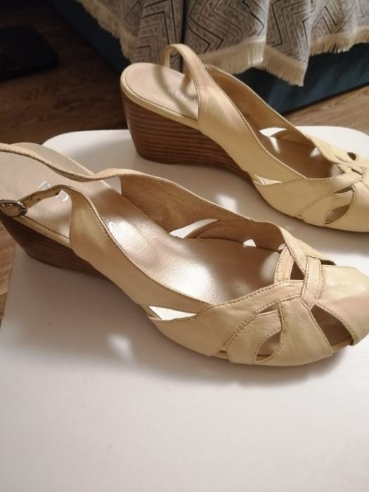 Босоножки женские