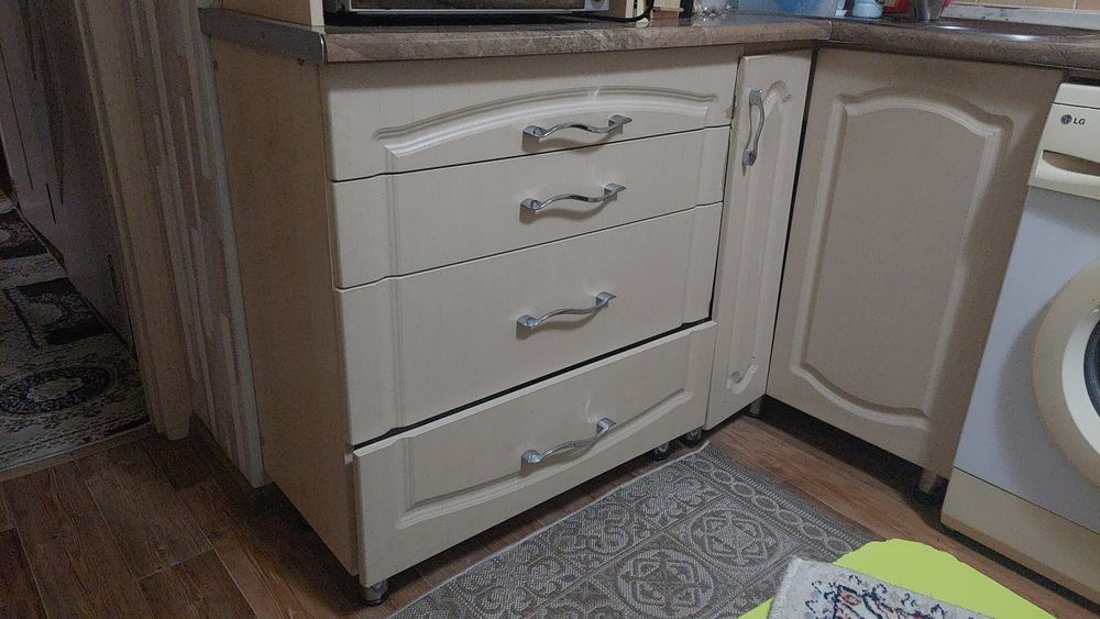 Продаётся кухонный гарнитур б/у