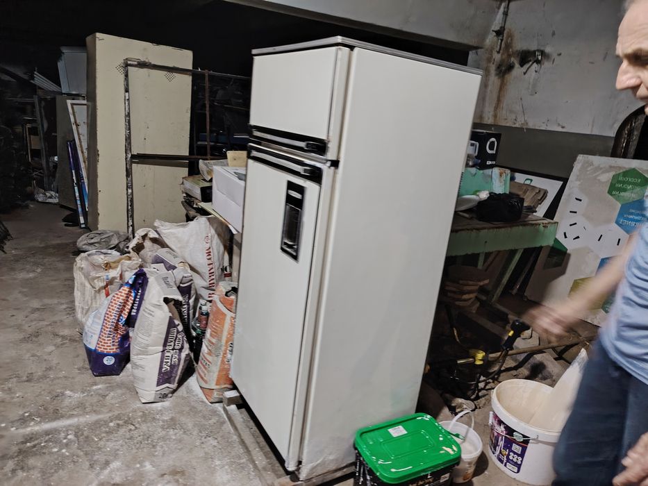 Продаю ХАЛОДЕНИК снежинка и оор двух камерный в отличном состоянии всё