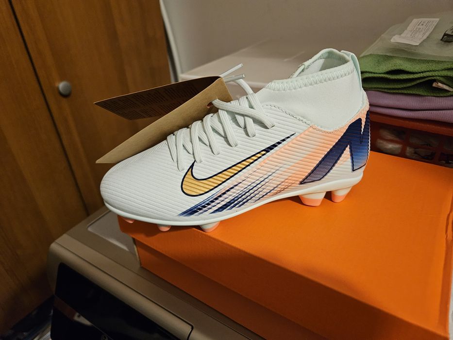 Маратонки за футбол детски