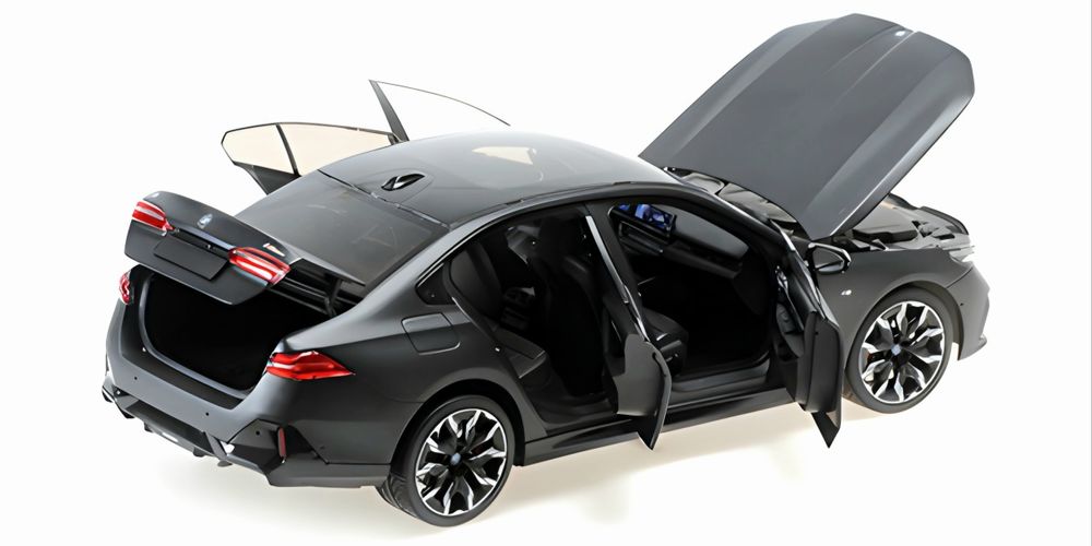 Macheta BMW i5 1:18 Minichamps