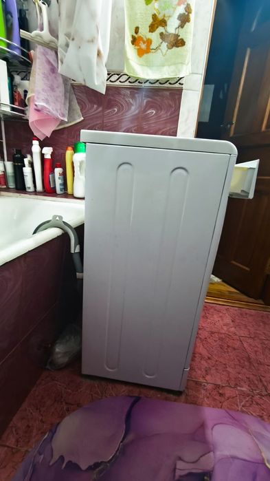 Продам стиральную машинку Indesit