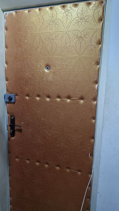 Темир эшик сотилади Холати янги Чирчик шахрида