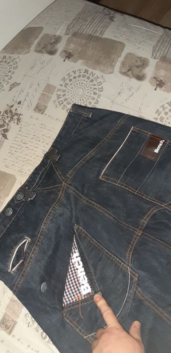 Bench,blugi model deosebit