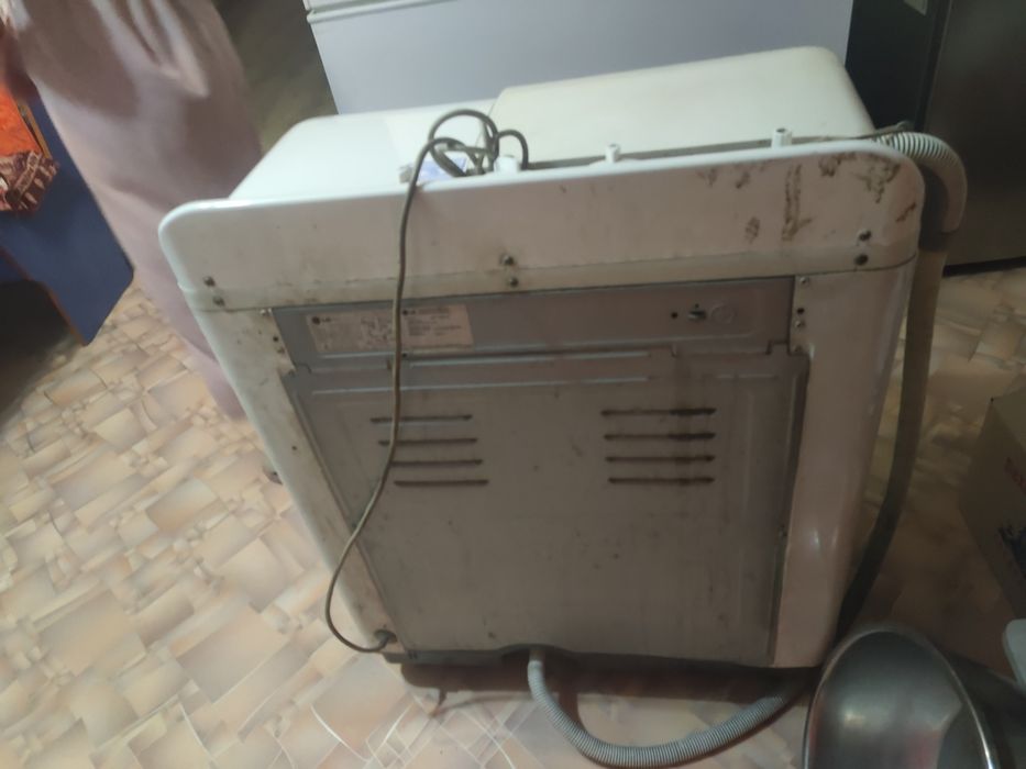 Продам полу автомат стиралку