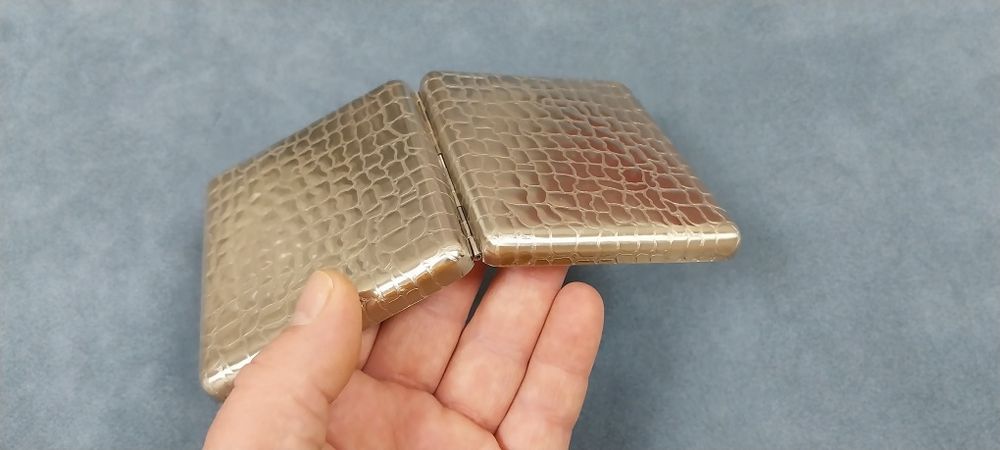 Стара метална табакера