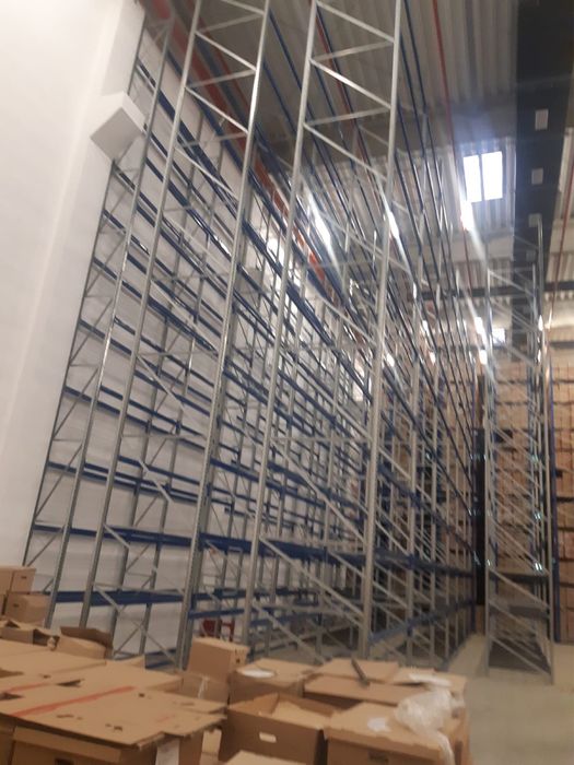 Rafturi depozitare arhiva