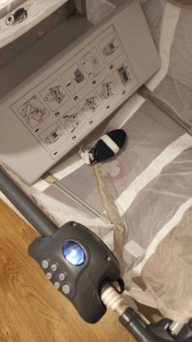 Pătuț pliabil de bebe GRACO cu masă de înfășat, sunete și vibrație