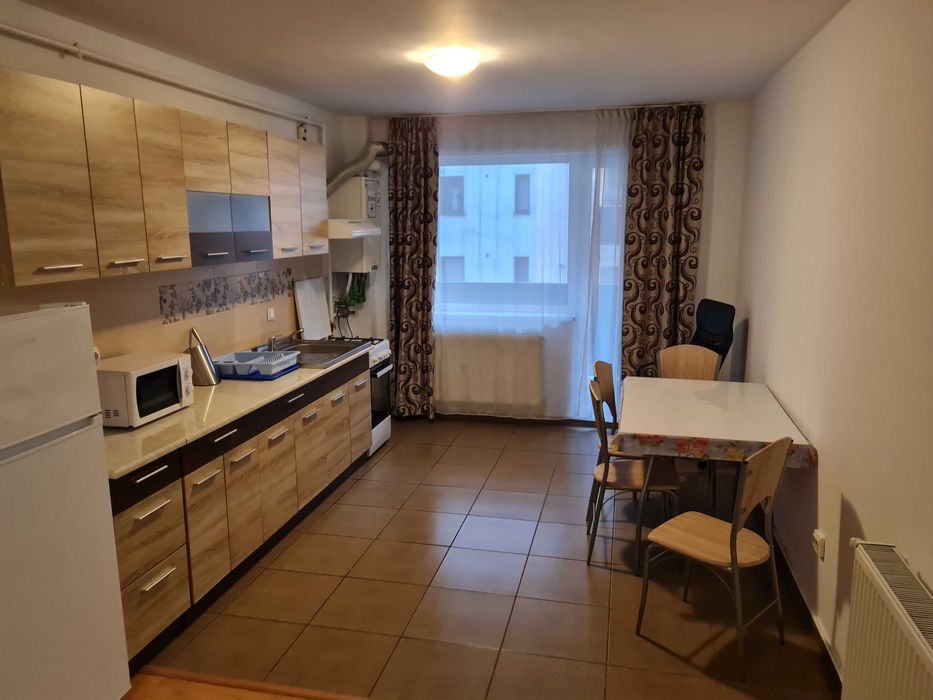 Inchiriez apartament cu 3 camere