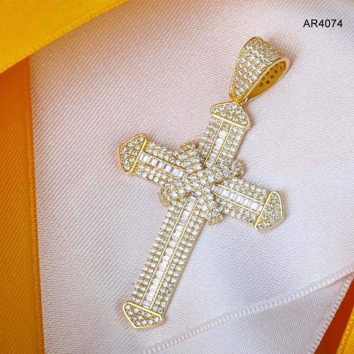 Pandantiv Aur 14 K tip cruce model deosebit ARJEWELS