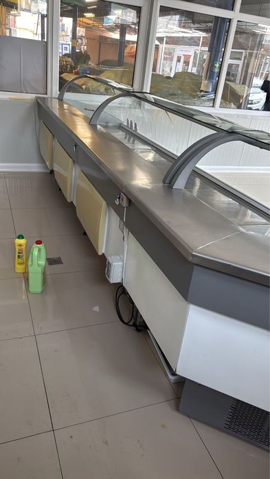 Vand vitrina mezeluri