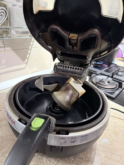 Vand friteuza tefal actifry