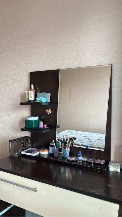 Шкаф,зеркало диван продается