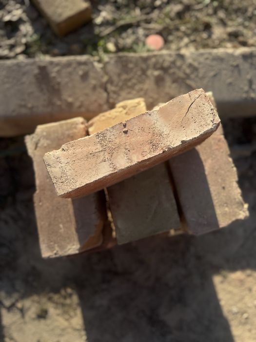 Красный кирпич