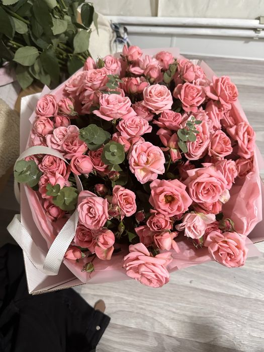 Продам цветы СРОЧНО!кустовые розы