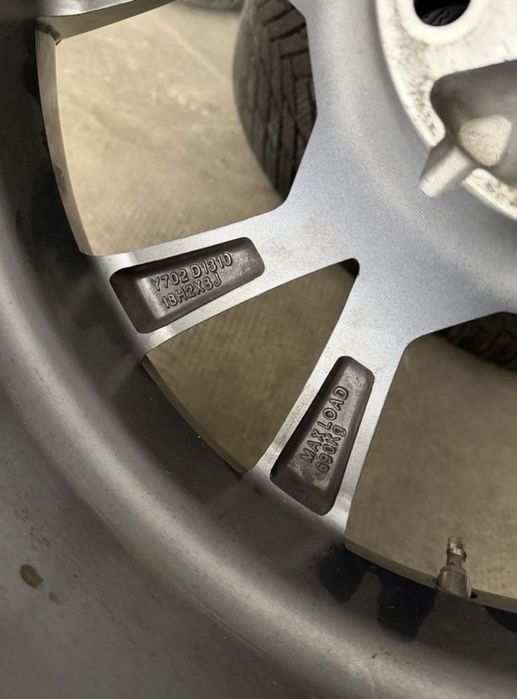 Audi 18 зимни  гуми