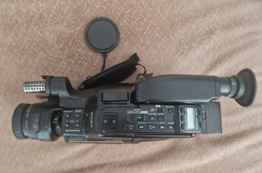 Ретро видеокамера Sony Handycam CCD-F550E Vidro 8-нов пълен комплект-батерия+зарядно