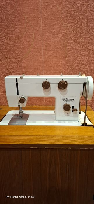 Швейная машинка Чайка 143