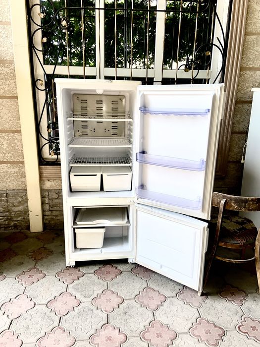 Продам холодильник с достакой
