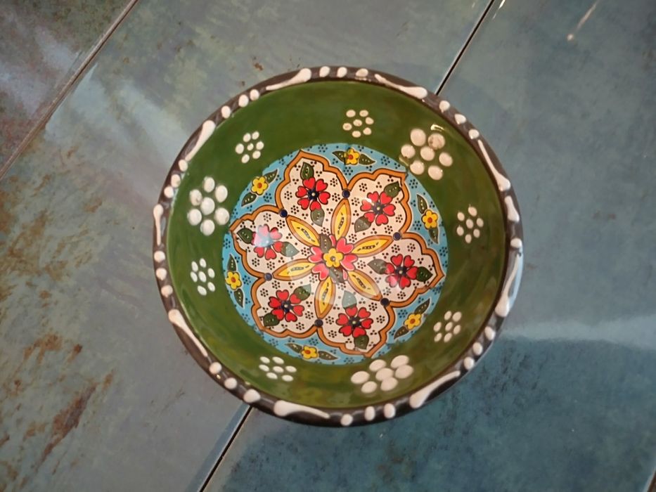 Красива керамична чинийка от Турция
