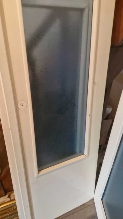 Двери межкомнатные дерево.