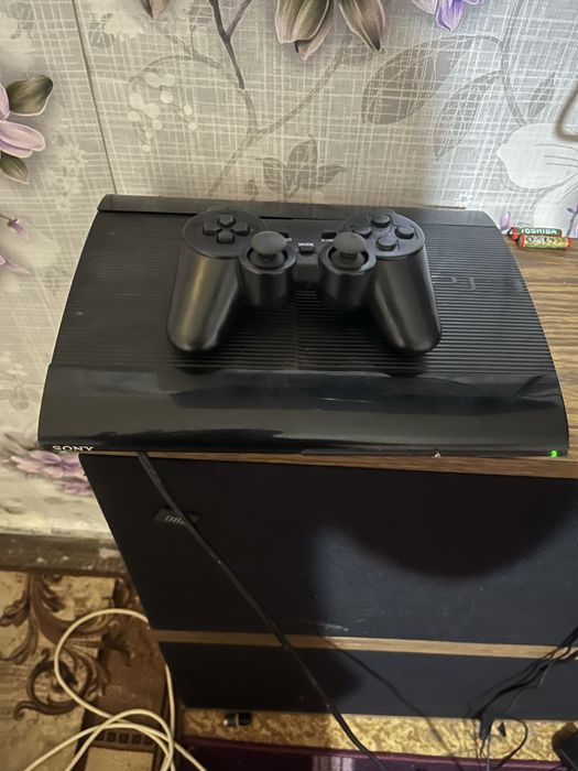 Продавам PlayStation3 super slim