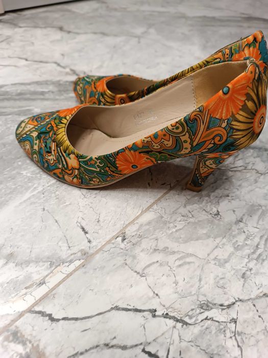 Цветные с узором женские туфли