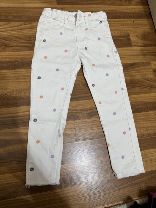 Джинсы на девочку 4-5 лет