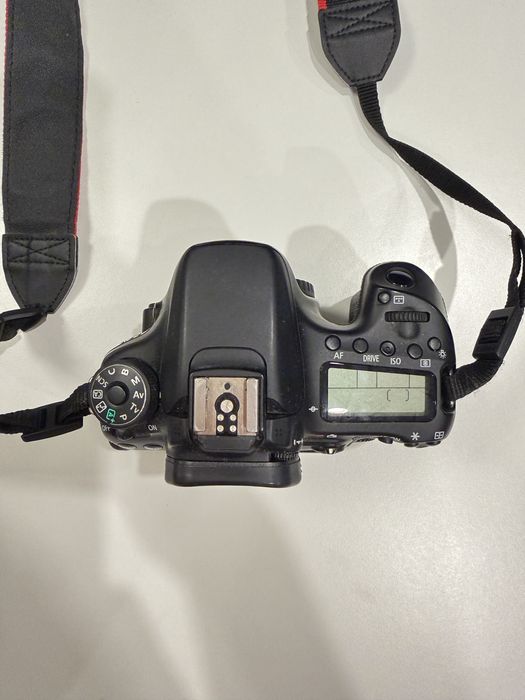 Canon EOS 70D kit + 18-55 STM + 50mm + blitz Yongnuo + rucsac Lowepro