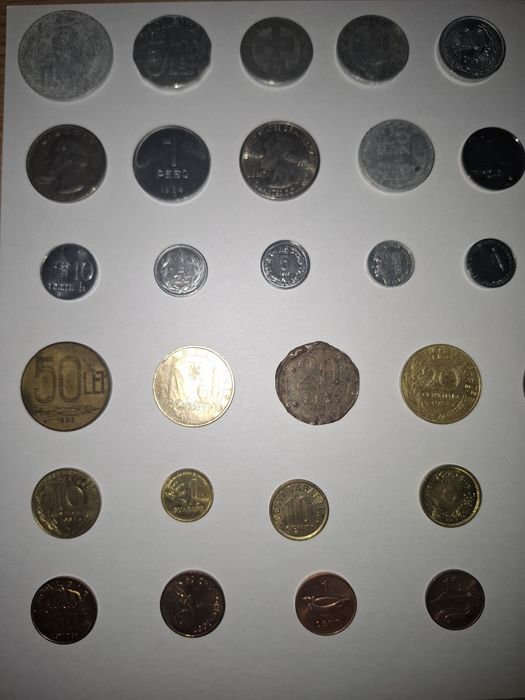 Bancnote și monede românești și internaționale de colecție