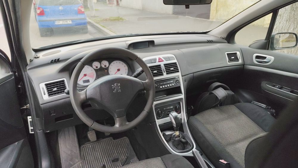 Mașina Peugeot 307 de vânzare.