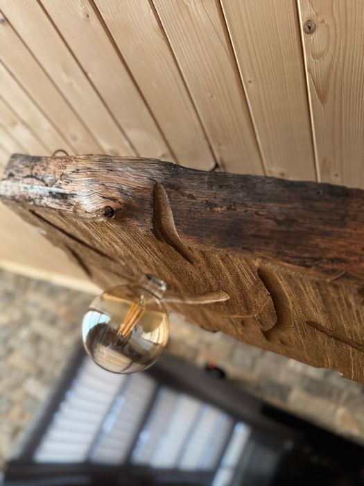 Ръчно изработен полилей от масивно дърво