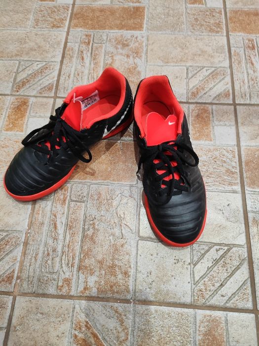 Маратонки найк 36.5