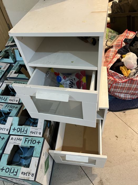 продам тумбочку