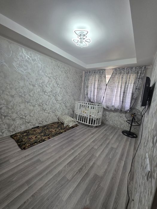 Продаётся 1 переделанная на 2х комнатная квартира на рисовом