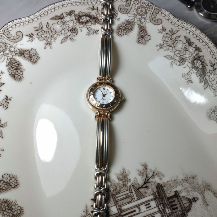 Шикарные наручные часы