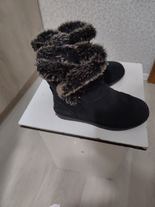 Продам замшевые уги, 36 размера