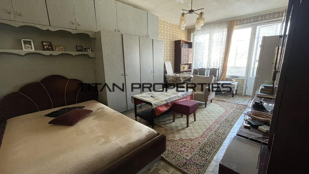 Продава се Четиристаен апартамент в Бургас, Лазур - 85 кв.м за 1942 €/кв.м - Снимка #1