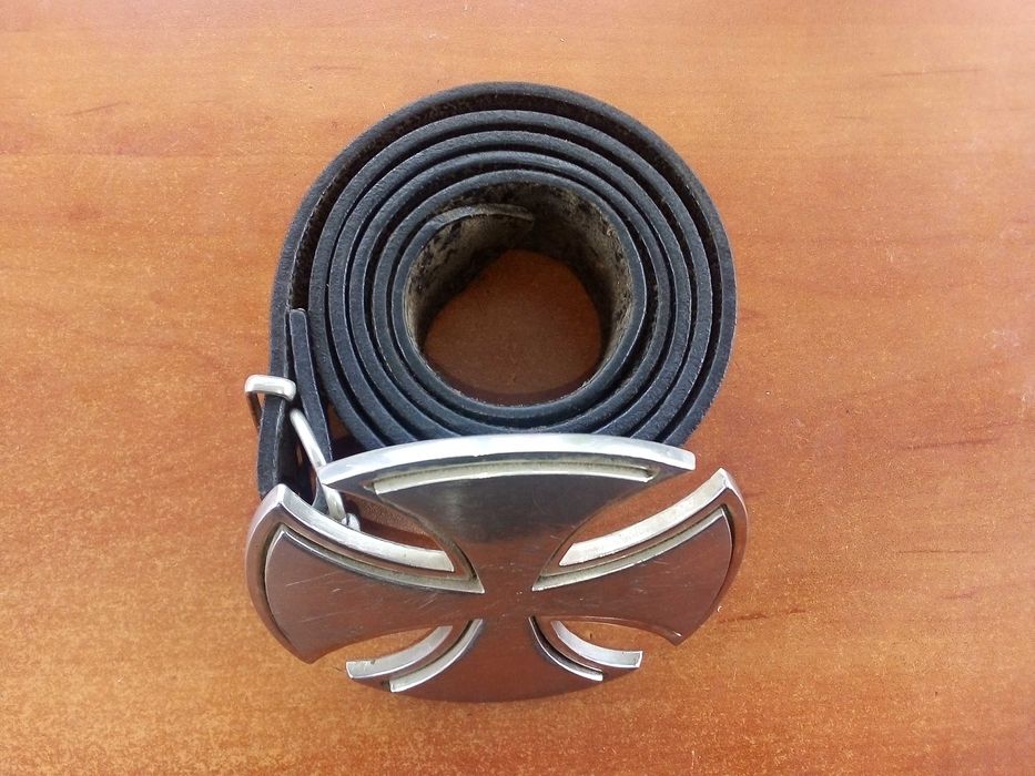 Кожен колан с красива и масивна тока