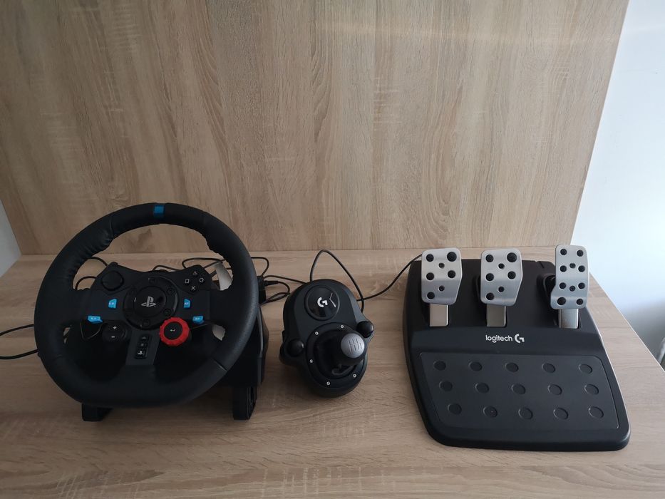 Vând volan Logitech g29 + Schimbător Aproape NOU