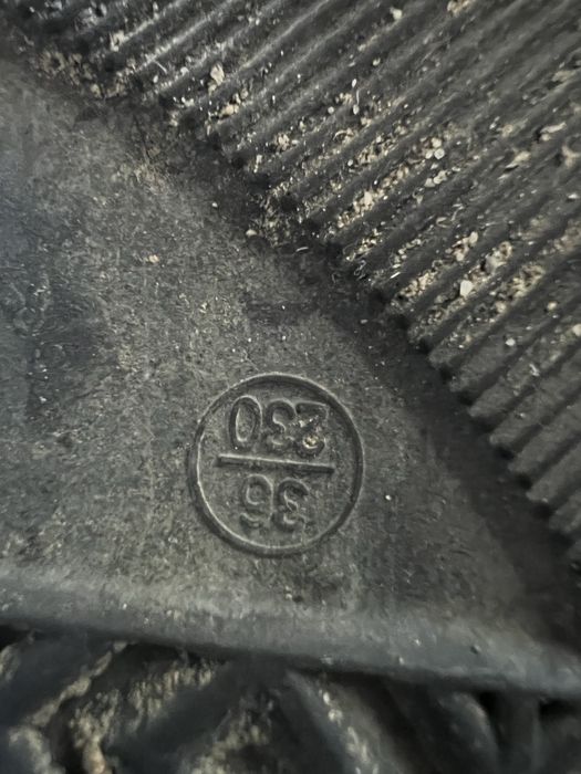 Продам срочно школьную обуаь