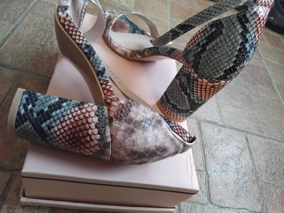 Дамски сандали с ток