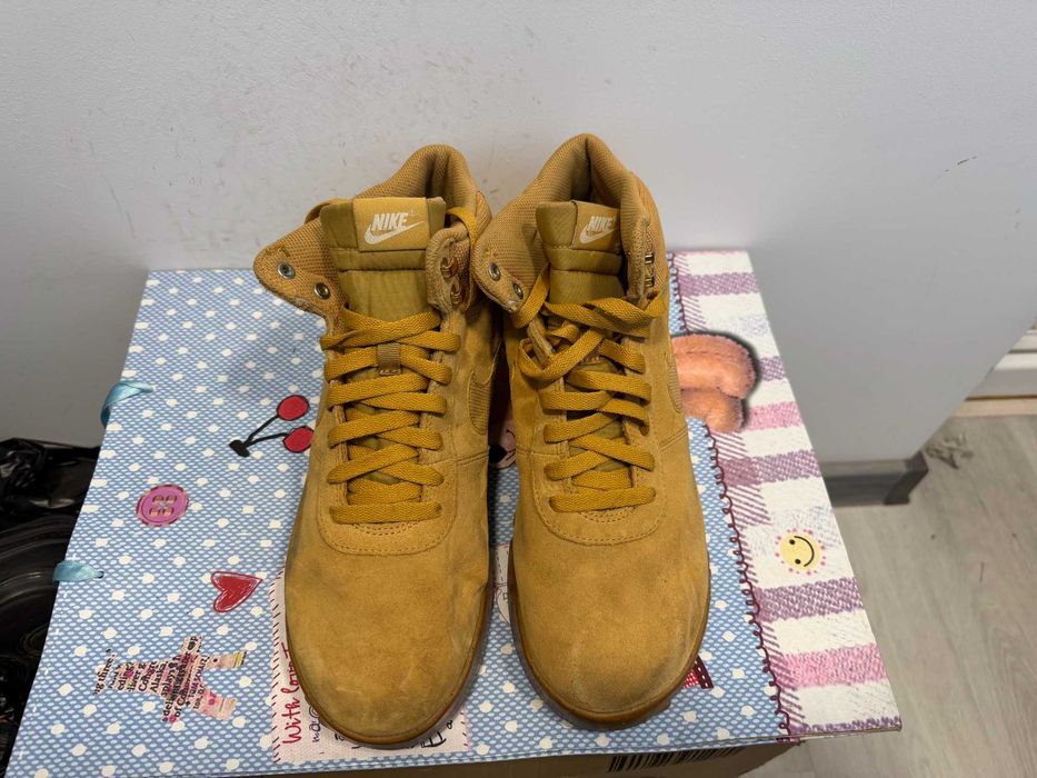 '''Nike Hoodland Suede''оригинални зимни обувки 44 номер