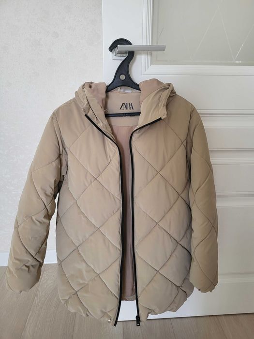 Продам зимнюю куртку для девочки