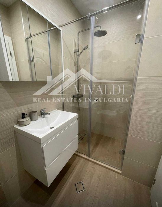 Дава се под наем Двустаен апартамент в к.к. Св.Св. Константин и Елена - 65 кв.м за 700 € - Снимка #4